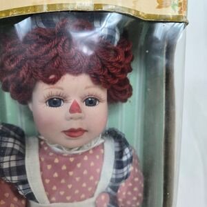 Kingstate Doll Crafter Vintage Raggedy Ann Porcelain Doll #3107 NEW Collectible